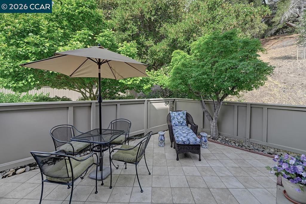 2017 Oakmont Way 2, Walnut Creek, CA 94595