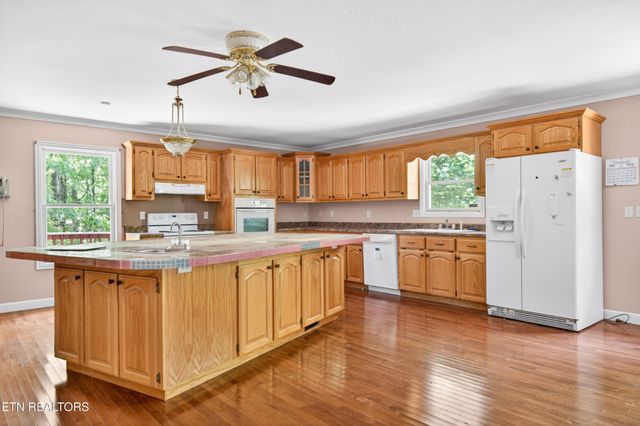 1161 Charlie Doss Rd, Jamestown, TN 38556