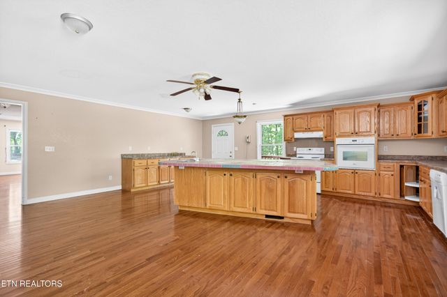 1161 Charlie Doss Rd, Jamestown, TN 38556
