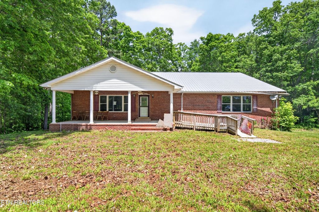 1161 Charlie Doss Rd, Jamestown, TN 38556