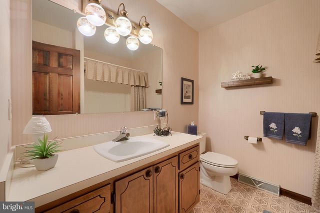 10 CARRIAGE DR, Gordonville, PA 17529