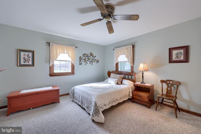 10 CARRIAGE DR, Gordonville, PA 17529