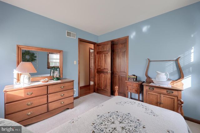 10 CARRIAGE DR, Gordonville, PA 17529