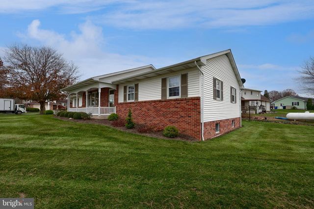 10 CARRIAGE DR, Gordonville, PA 17529