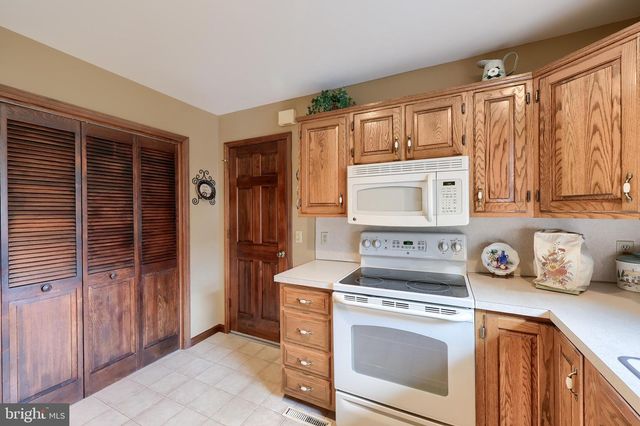 10 CARRIAGE DR, Gordonville, PA 17529