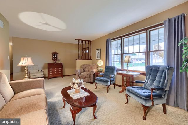 10 CARRIAGE DR, Gordonville, PA 17529