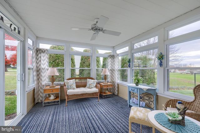 10 CARRIAGE DR, Gordonville, PA 17529