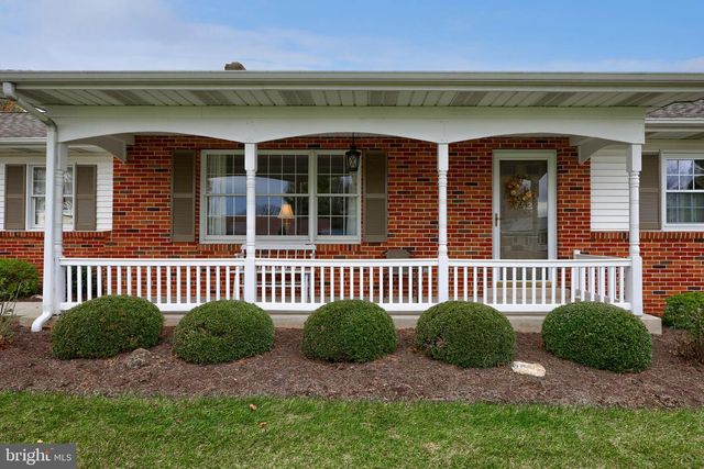 10 CARRIAGE DR, Gordonville, PA 17529