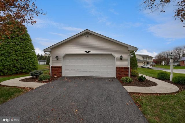 10 CARRIAGE DR, Gordonville, PA 17529