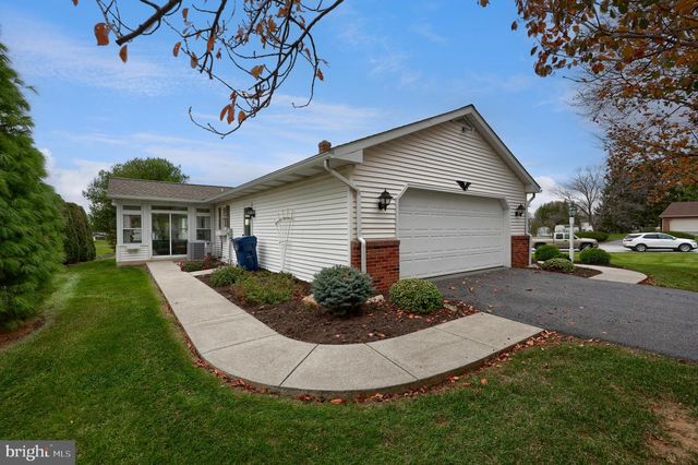 10 CARRIAGE DR, Gordonville, PA 17529