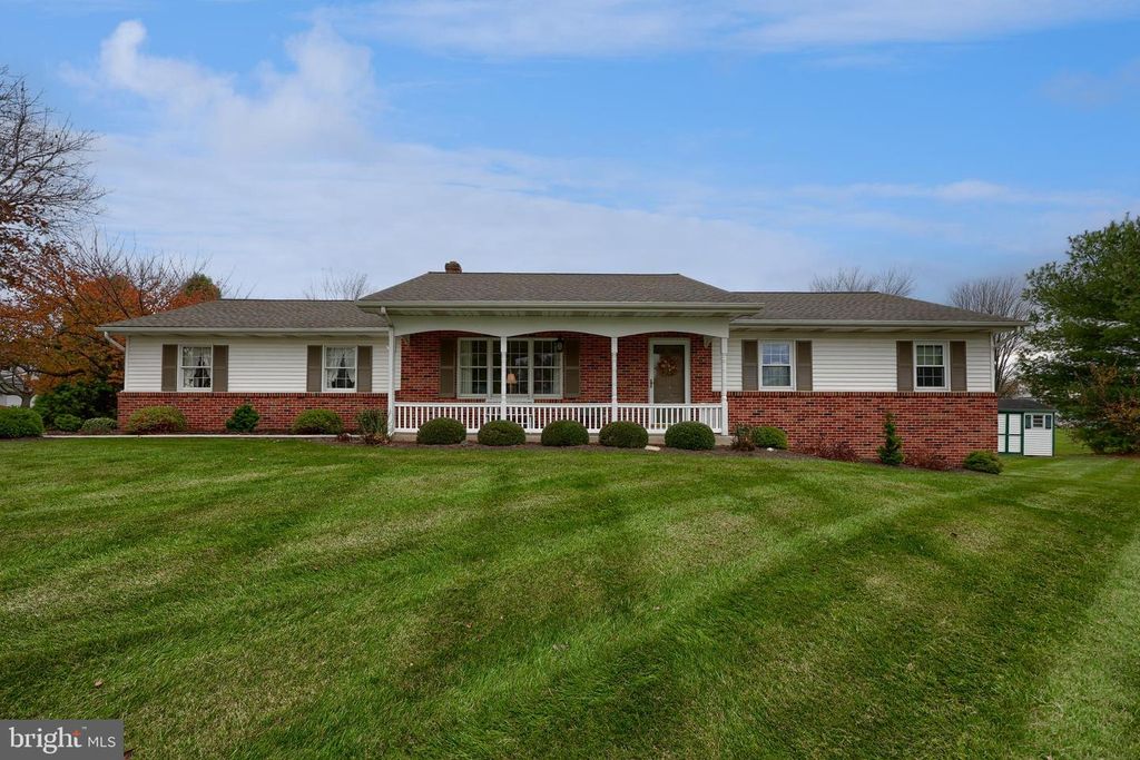 10 CARRIAGE DR, Gordonville, PA 17529