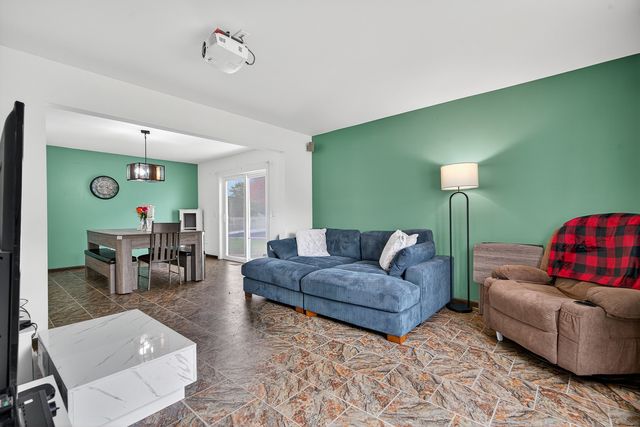 336 Oakhill Court, Antioch, IL 60002