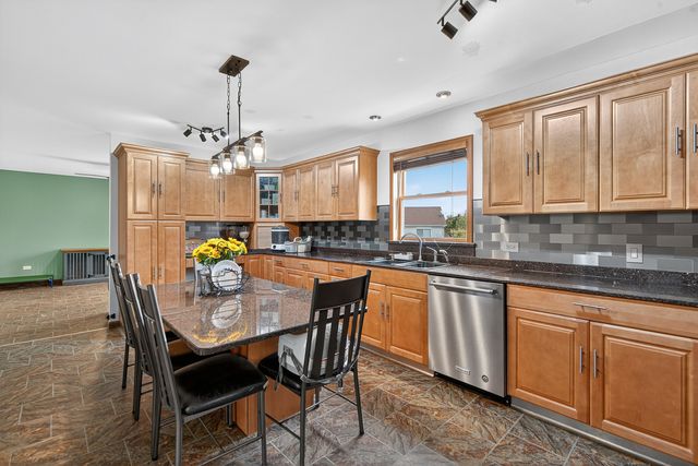 336 Oakhill Court, Antioch, IL 60002