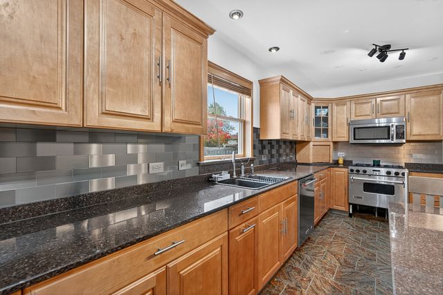 336 Oakhill Court, Antioch, IL 60002