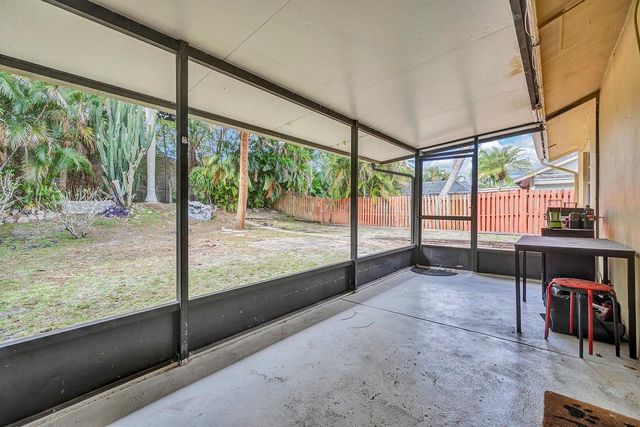 19667 Delaware Circle, Boca Raton, FL 33434