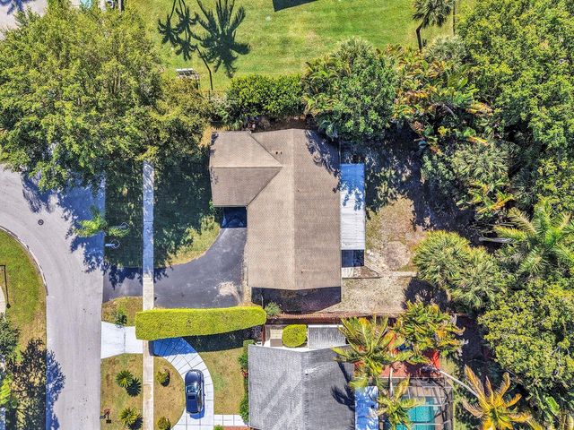 19667 Delaware Circle, Boca Raton, FL 33434