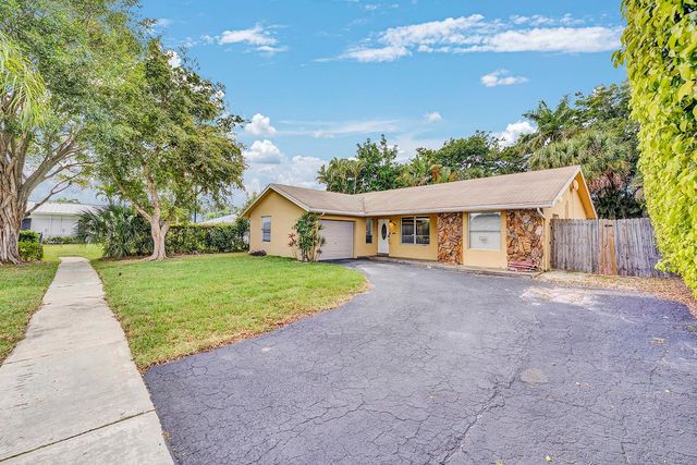 19667 Delaware Circle, Boca Raton, FL 33434