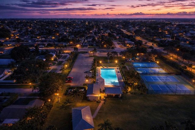 19667 Delaware Circle, Boca Raton, FL 33434