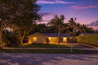 19667 Delaware Circle, Boca Raton, FL 33434