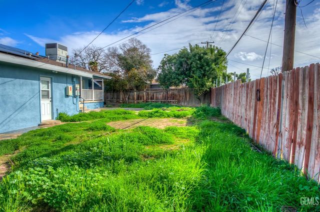 917 Stanford Court, Bakersfield, CA 93305