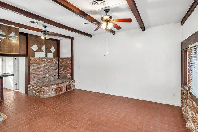 917 Stanford Court, Bakersfield, CA 93305