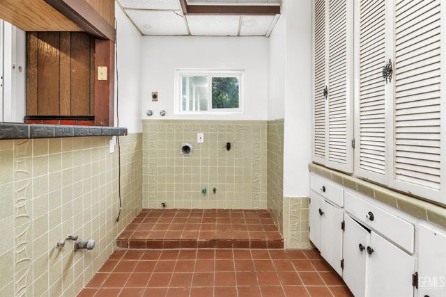 917 Stanford Court, Bakersfield, CA 93305