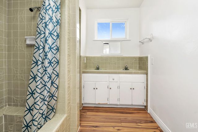 917 Stanford Court, Bakersfield, CA 93305