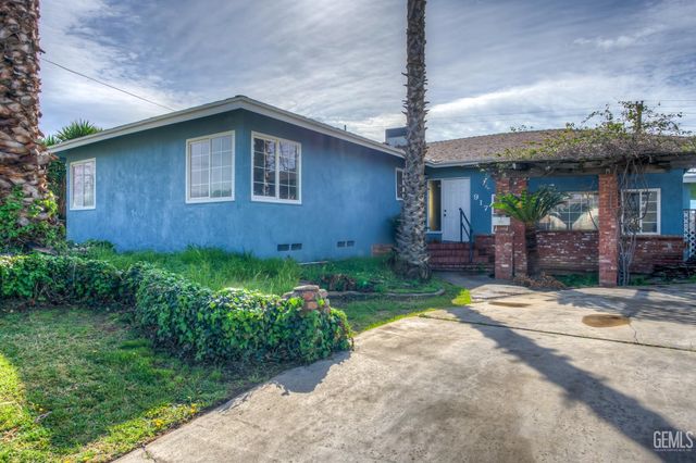 917 Stanford Court, Bakersfield, CA 93305