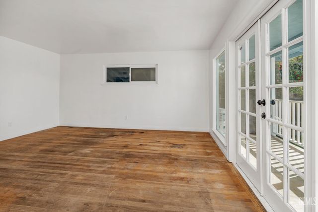 917 Stanford Court, Bakersfield, CA 93305