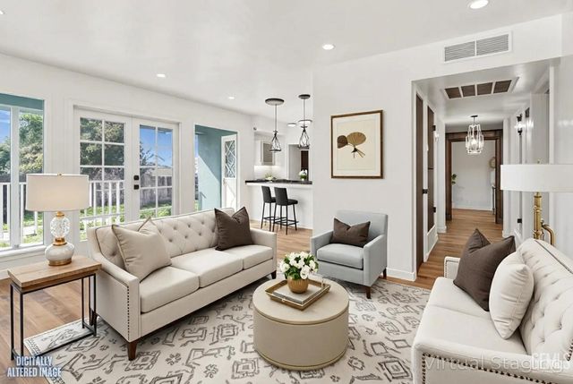 917 Stanford Court, Bakersfield, CA 93305