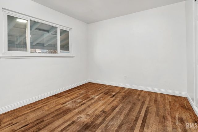 917 Stanford Court, Bakersfield, CA 93305