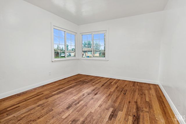 917 Stanford Court, Bakersfield, CA 93305