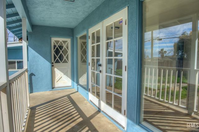 917 Stanford Court, Bakersfield, CA 93305