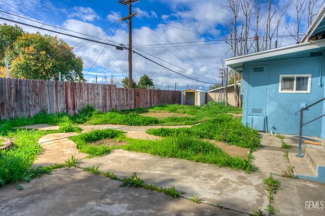 917 Stanford Court, Bakersfield, CA 93305