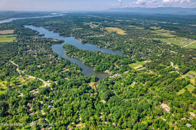 5 Woodpecker Court, Athens, NY 12015