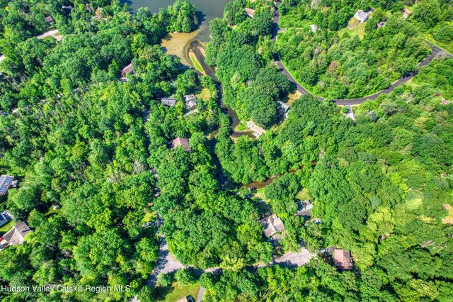 5 Woodpecker Court, Athens, NY 12015