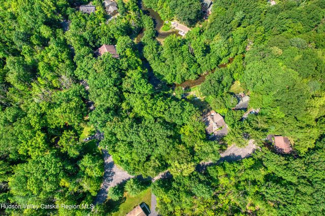 5 Woodpecker Court, Athens, NY 12015