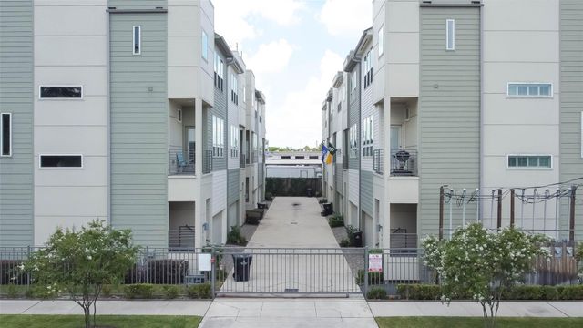 951 W 17th Street, Houston, TX 77008