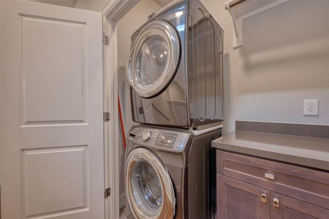 951 W 17th Street, Houston, TX 77008