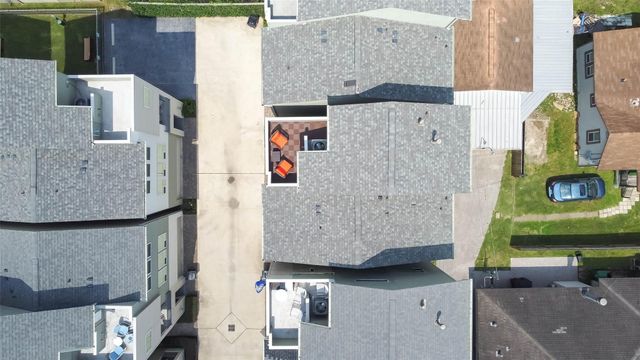 951 W 17th Street, Houston, TX 77008