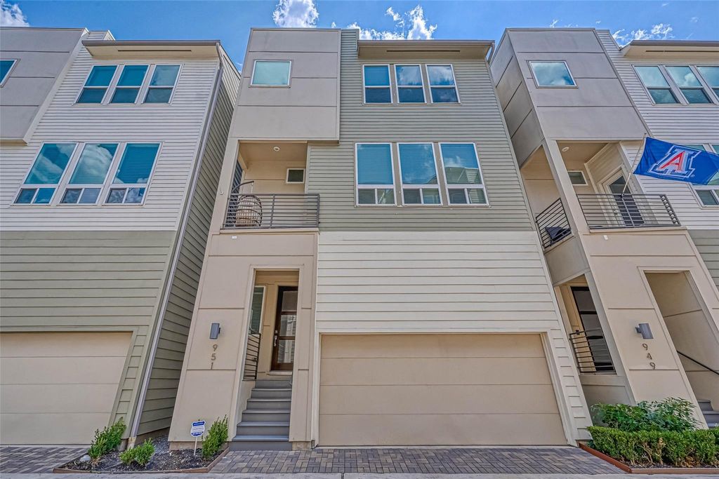 951 W 17th Street, Houston, TX 77008