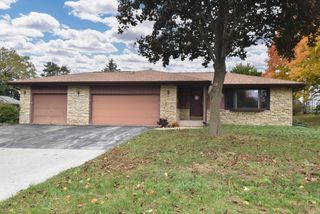 704 Thackeray TRAIL, Oconomowoc, WI 53066