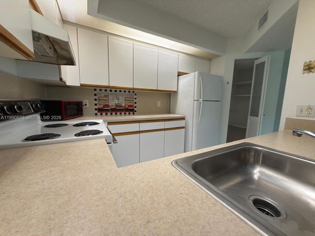 1000 SW 125th Avenue 102N, Pembroke Pines, FL 33027