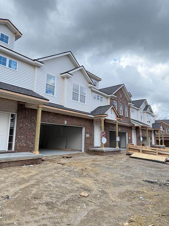 5 Grandview Circle 70, White Lake, MI 48386