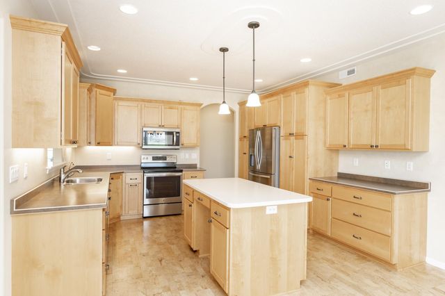 4532 Woodhaven Drive S, Fargo, ND 58104