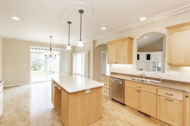 4532 Woodhaven Drive S, Fargo, ND 58104