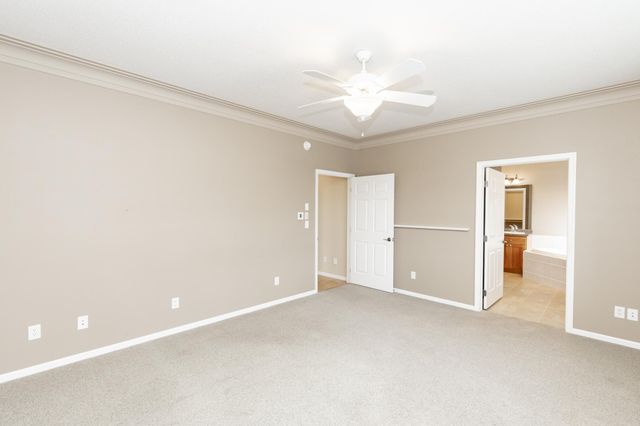 4532 Woodhaven Drive S, Fargo, ND 58104