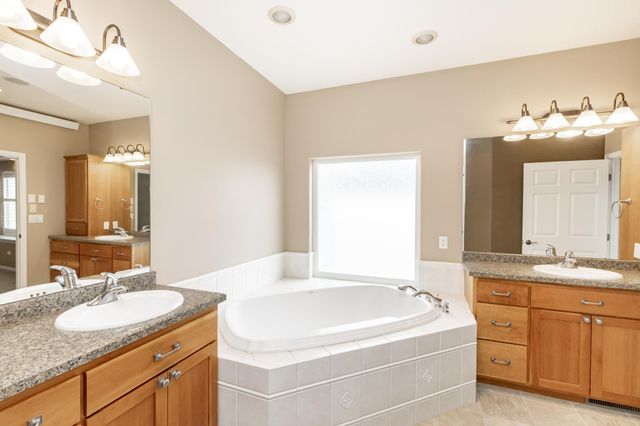 4532 Woodhaven Drive S, Fargo, ND 58104