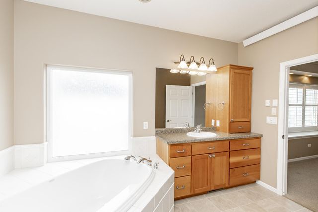 4532 Woodhaven Drive S, Fargo, ND 58104