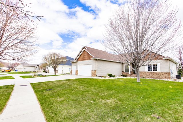 4532 Woodhaven Drive S, Fargo, ND 58104